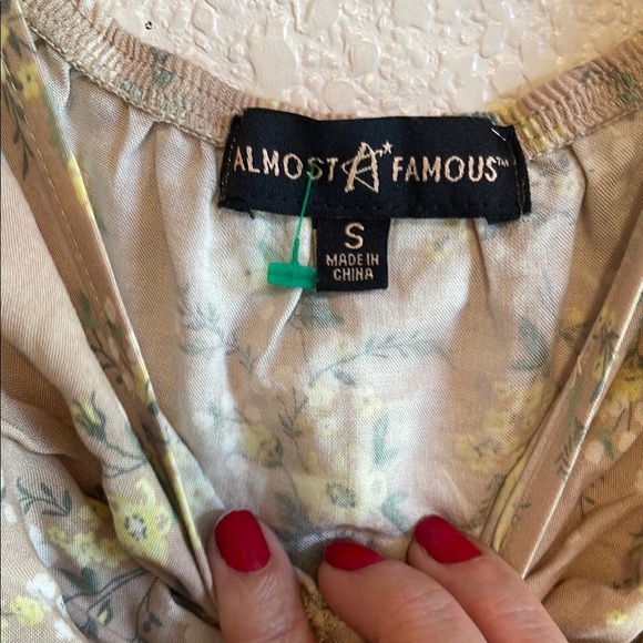 Almost Famous Green Puff Sleeve Ruched Blouse - Picture 2 of 7